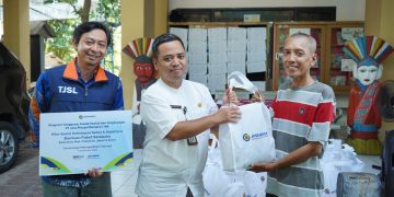 Jasa Marga Salurkan Paket Sembako untuk Warga di Sekitar Jalan Tol Ruas Dalam Kota Jakarta