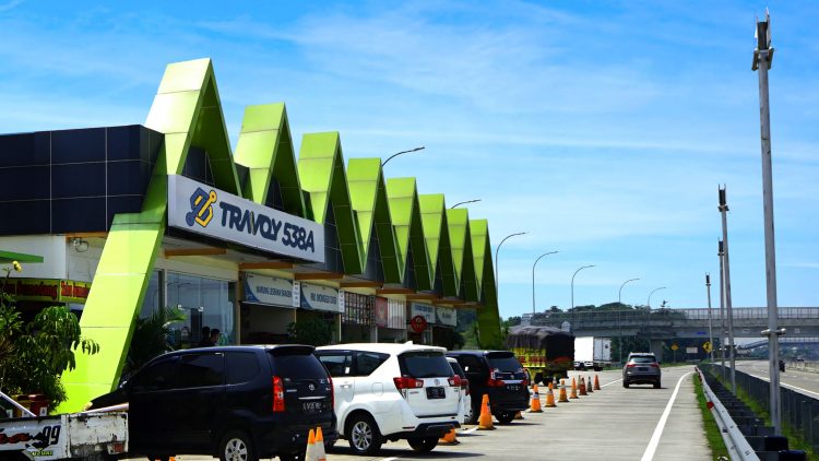 Tingkatkan Pelayanan, PT JMRB Tambah SPKLU Hingga Bangun Executive Lounge di Rest Area Travoy