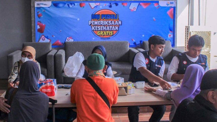BRI Peduli Bantu Masyarakat dan Nasabah di Bekasi dengan Pemeriksaan Kesehatan Gratis