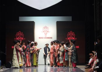 Fashion Show Merdi Sihombing x Humbang Kriya, Karya Dua Sahabat