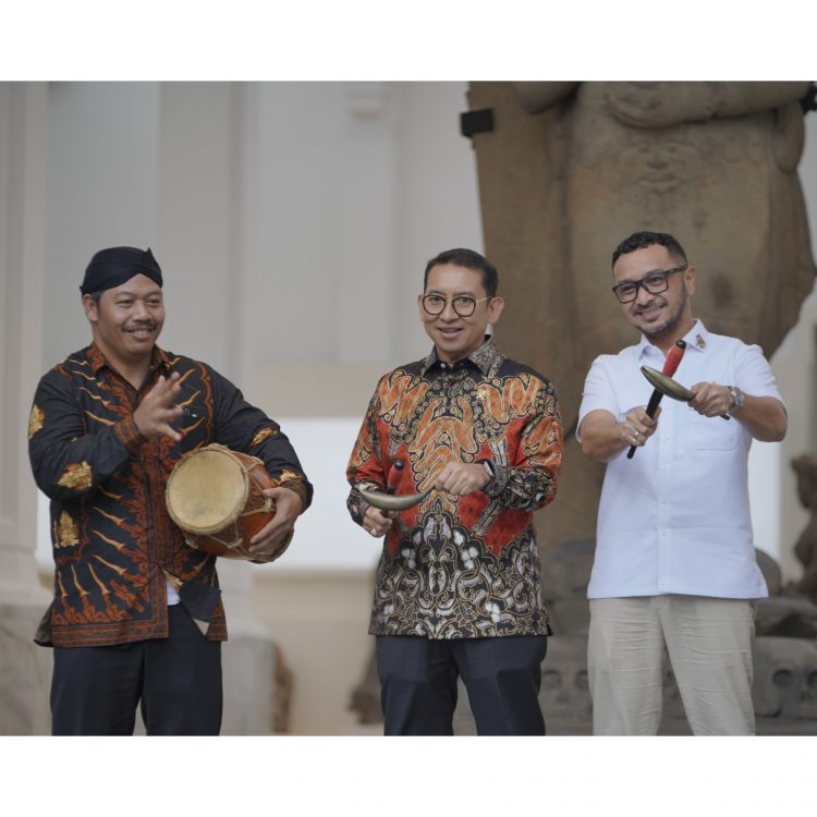 Menteri Kebudayaan Tegaskan Perlunya Pelindungan Keris Sebagai Simbol Kearifan Lokal dan Identitas Bangsa