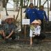 Menanam Mangrove yang Diberkati Paus di Pantai Romantis untuk Peringati Hari Menanam Pohon