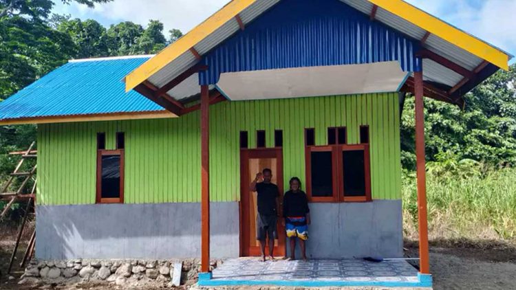 PT Kristalin Serahkan Bantuan Rumah Kepada Puluhan Warga Nifasi