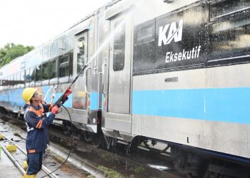 Optimalisasi Kebersihan Kereta, KAI Services Datangkan Mesin Cuci Kereta High Pressure