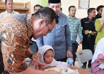 Bank Aceh Dukung Pembagian Makanan Tambahan di Pidie Jaya