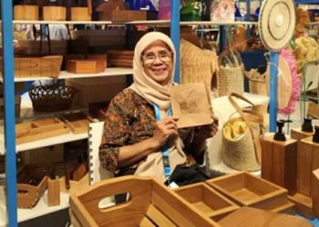 Abe Kreasi Berhasil Ubah Limbah Jati Jadi Produk Bernilai Ekonomi
