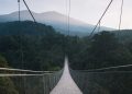 Kunjungan Wisatawan di Suspension Bridge Situ Gunung Menurun