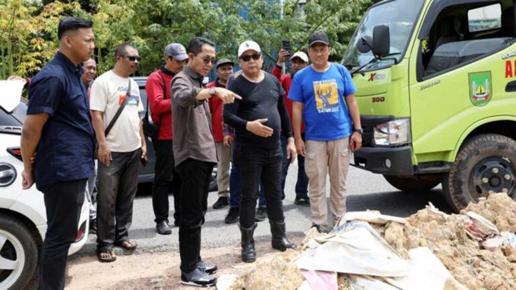 Pemko Batam Beri Kompensasi bagi Warga Yang Melaporkan Pelaku Buang Sampah Sembarangan