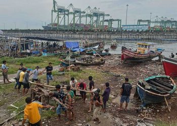 Umat Hindu di Jakarta Bersihkan Pesisir Cilincing dalam Rangka Hari Raya Nyepi