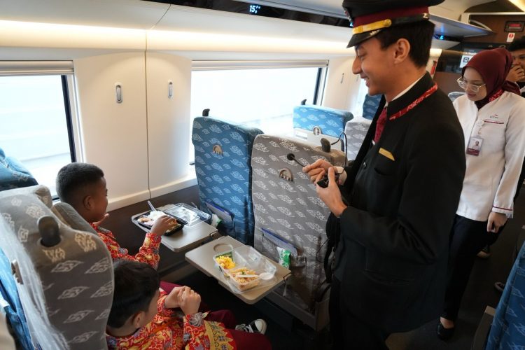 Ketentuan Berbuka Puasa di Whoosh: Nyaman dan Tertib Selama Perjalanan