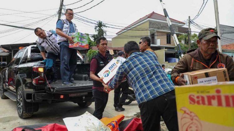 BRI Peduli Salurkan Bantuan Untuk Warga Terdampak Banjir Jabodetabek