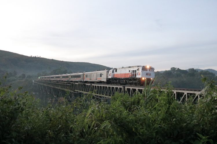KAI Group Dorong Transportasi Berkelanjutan, Layani 78,5 Juta Penumpang dalam Dua Bulan Pertama 2025