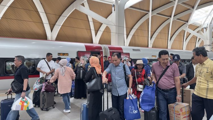Libur Lebaran Hemat! Naik Whoosh Jakarta-Bandung Hanya Rp200.000