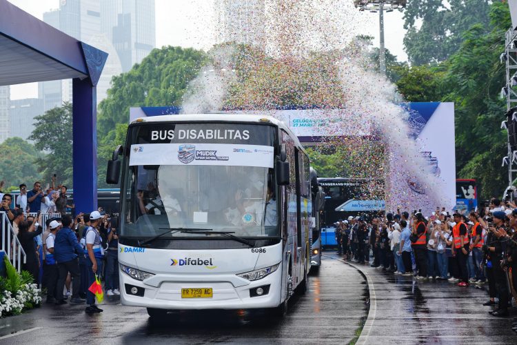 Menhub Dudy Lepas Keberangkatan Mudik Gratis BUMN