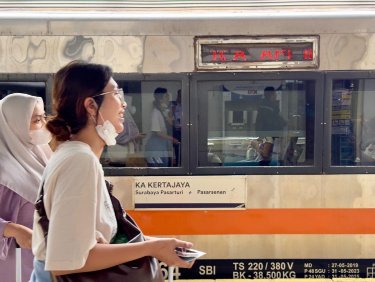 Stasiun Bekasi Catat Rekor Tertinggi di Angkutan Lebaran 2025
