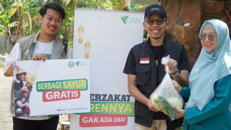 Dompet Dhuafa Bagikan Ratusan Paket Sayur Gratis di Semarang