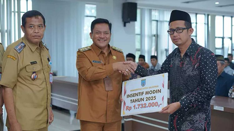 Ratusan Modin se-Kota Salatiga dapat Insentif Rp 1,7 Juta dari Pemkot