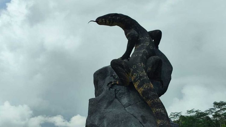 Mengenal Seniman Tugu Biawak Realistis yang Cuma Habiskan Rp50 Juta