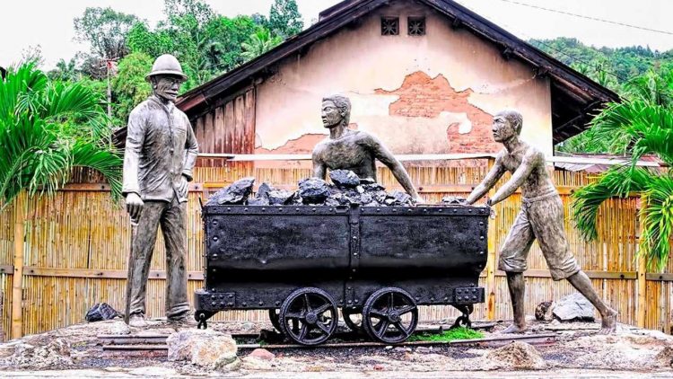 Wakil Wali Kota dan Mahasiswa Poltekpar Bahas Pariwisata Tambang Batubara Ombilin