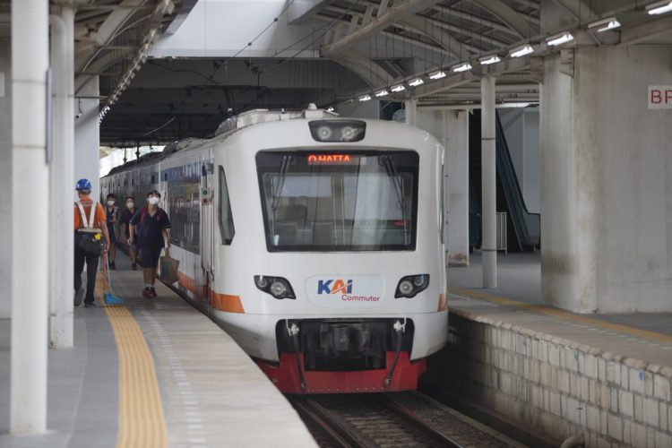KAI Commuter Tambah Dua Perjalanan Malam Commuter Line Basoetta
