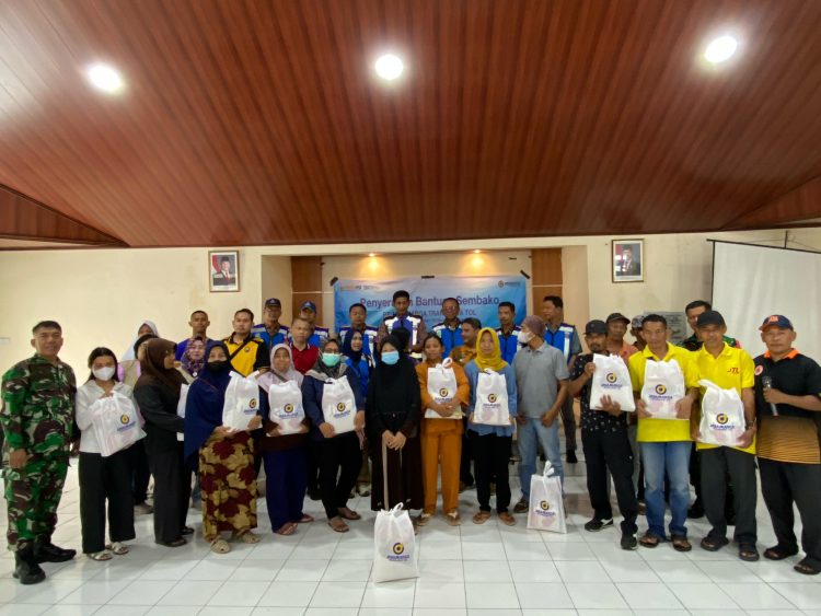 PT JTT Representative Office 2 Tol Semarang Seksi A,B,C Salurkan 200 Paket Sembako