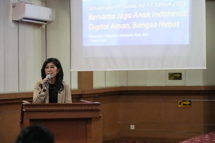 Bukan Membatasi, PP Tunas Bimbing Anak Mengakses Dunia Digital dengan Aman