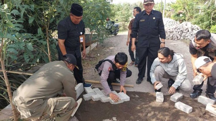 PT BSI Perbaiki Jalan di Banyuwangi