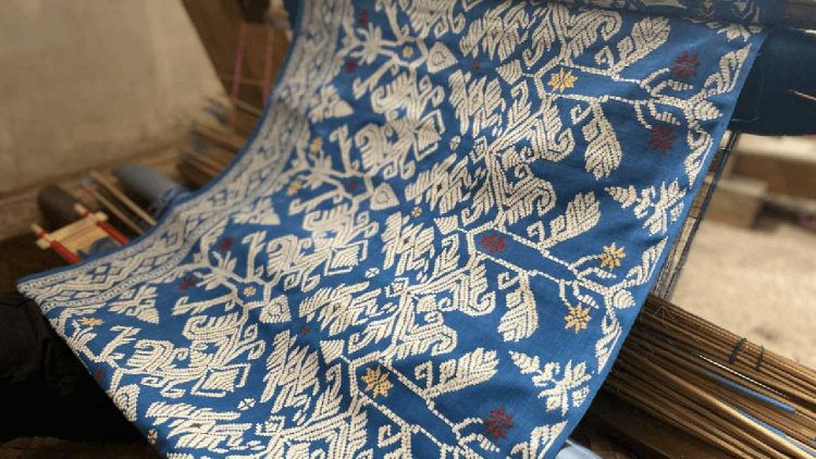 Putri Koster Himbau KCBI Lestarikan Kain Tenun dari Bali