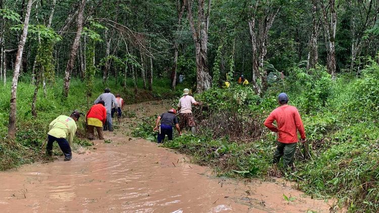 Warga Kundur Goro Bersihkan Sungai Akibat Tiga Kali Alami Kebanjiran