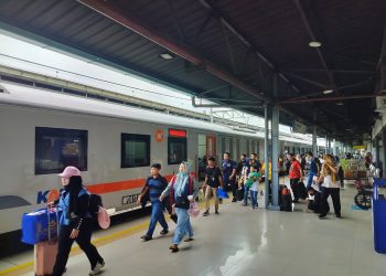 Hari Lanjut Usia 2025, Lansia Dapat Diskon 20% Naik Kereta Api