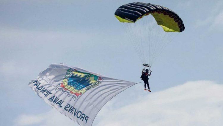 Pergelaran KISA Sukses Karimunjawa Siap Jadi Destinasi Skydiving Internasional