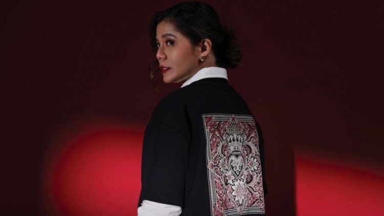 Manzone dan Merry Riana Keluarkan Koleksi Fashion Unisex