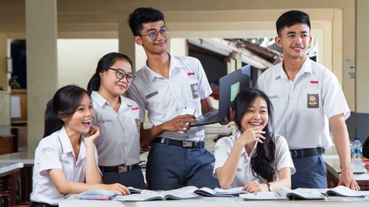 Pemkot Surabaya Akan Sekolahkan Anak Keluarga Miskin dengan Syarat Tertentu