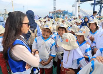 Libur Sekolah, PELNI Ajak Ratusan Siswa SD Keliling Kapal di Tanjung Priok