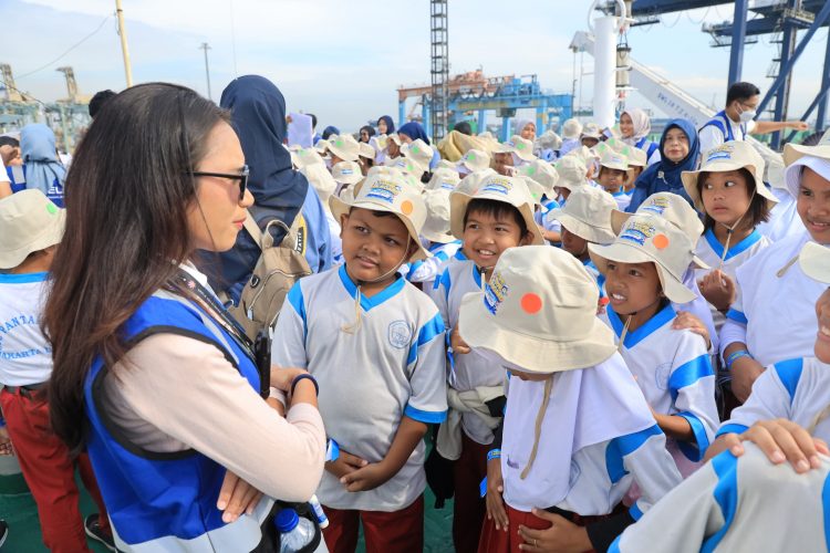 Libur Sekolah, PELNI Ajak Ratusan Siswa SD Keliling Kapal di Tanjung Priok