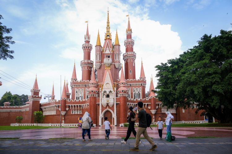 Sambut Musim Liburan, Menteri Pariwisata Pastikan Keamanan dan Kenyamanan Wisata di TMII