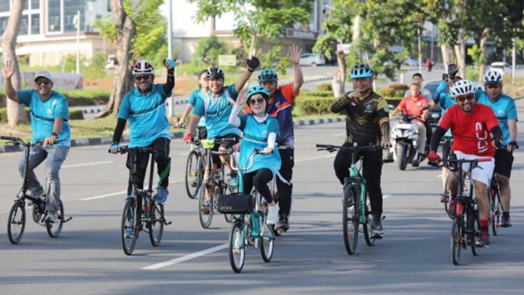 Li Claudia Ajak Warga Wujudkan Batam Bersih dan Hijau Lewat Gowes Akbar