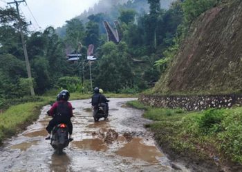 Akses Jalan Rusak Menuju Makam Pongtiku Perlu Penanganan Serius