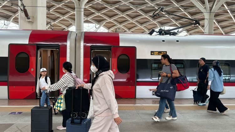 Penumpang Whoosh Tembus 23 Ribu Per Hari, Jelang Akhir Libur Sekolah