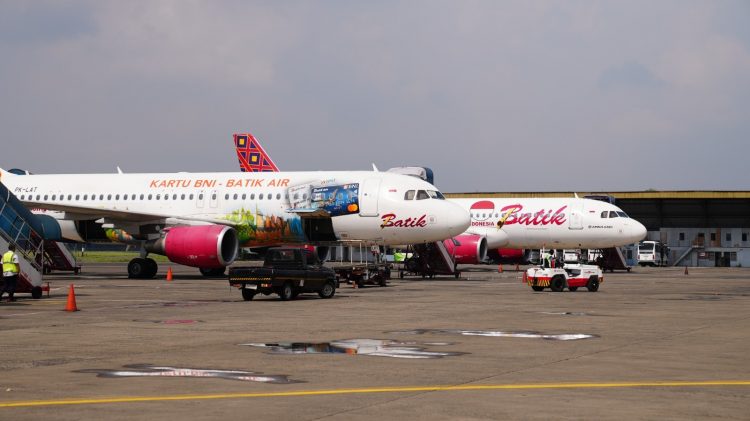 Penerbangan Komersil di Bandara Halim Perdanakusuma Harus Segera Dipindah ke Cengkareng