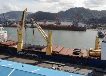 PTP Nonpetikemas Cabang Panjang Melayani Bongkar Lokomotif Impor dari Amerika Serikat