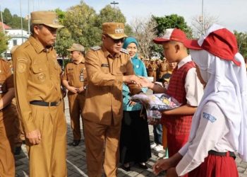 Walikota Sungai Penuh Launching Program Seragam Sekolah Gratis untuk Seluruh Siswa Baru