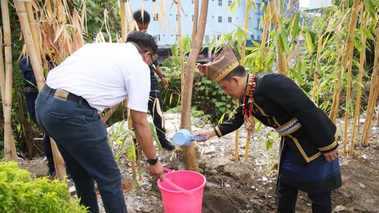 KAI Divre I Sumut Peringati HUT RI ke 80 dengan Penanaman Pohon Pule