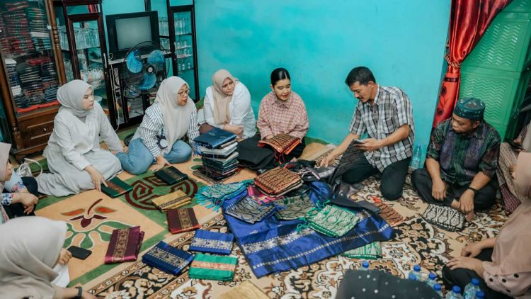 Dekranasda Sumut Dukung Pengrajin Songket Asahan