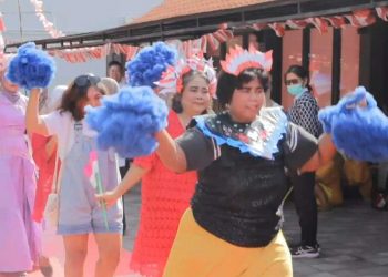 ODGJ Ikut Fashion Show Meriahkan HUT ke 80 RI di Surabaya