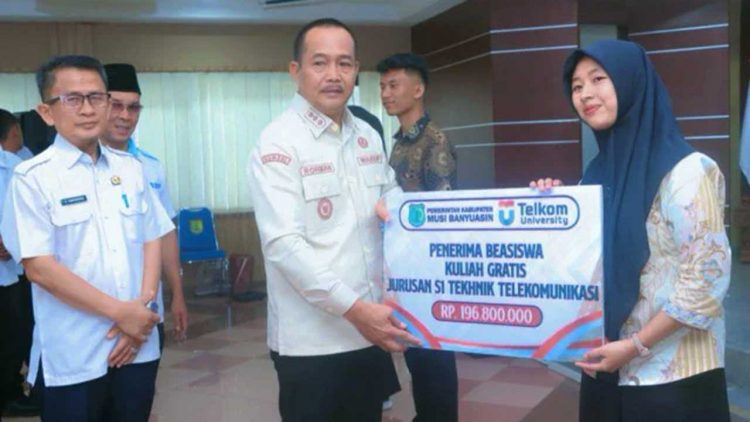 Pemkab Muba Lepas 25 Penerima Kuliah Gratis ke Universitas Telkom