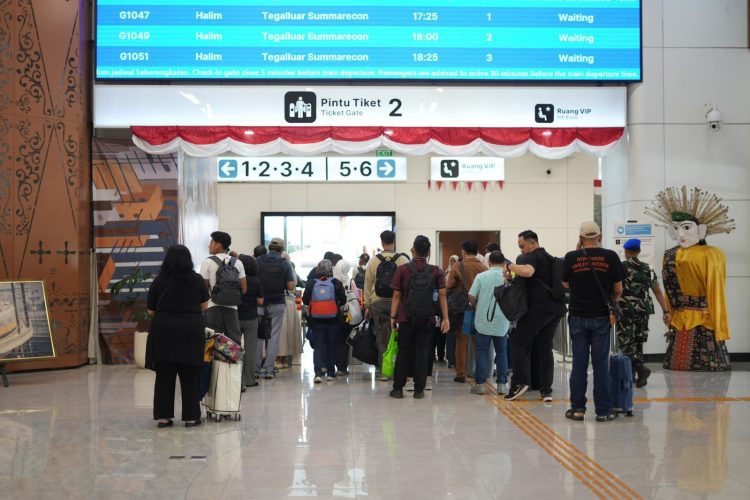 Jelang Libur Panjang Akhir Pekan, 17 Ribu Tiket Whoosh Sudah Dipesan