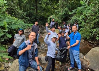 Gerakan Bersih Dunia Warnai Puncak Dengan Ribuan Bibit Pohon