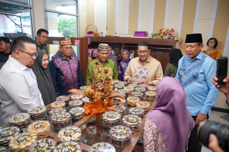 Menteri Ekraf Resmikan Desa Kreatif Tanggilingo, Tekankan Industri Kreatif Dimulai dari Daerah