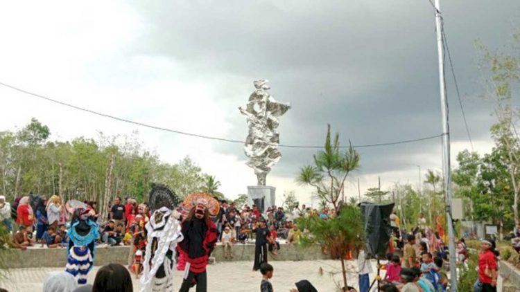 Pergelaran Seni Kenawat Cakak Meriahkan HUT RI di Tulang Bawang Barat